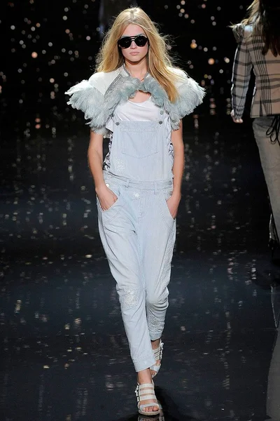 Look 11